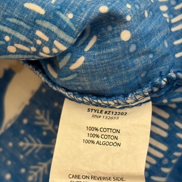 Zoe + Chloe Scrub Top Women's Large Blue Short Sleeve Winter Polar Bear Holiday - Picture 7 of 8